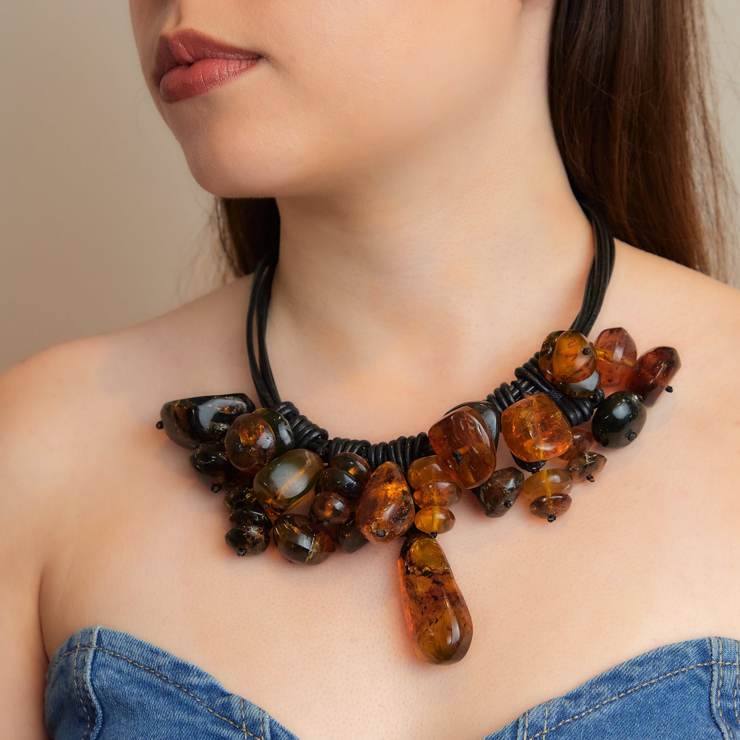 COLLAR ÁMBAR Y CUERO