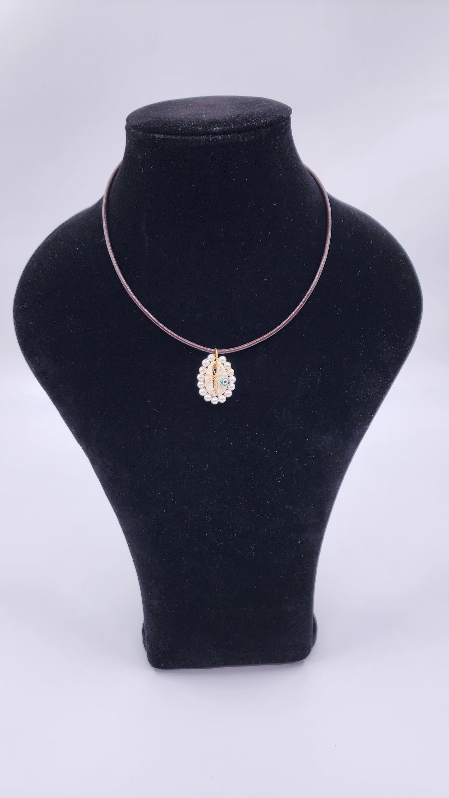 CHOKER PIEL Y CONCHA