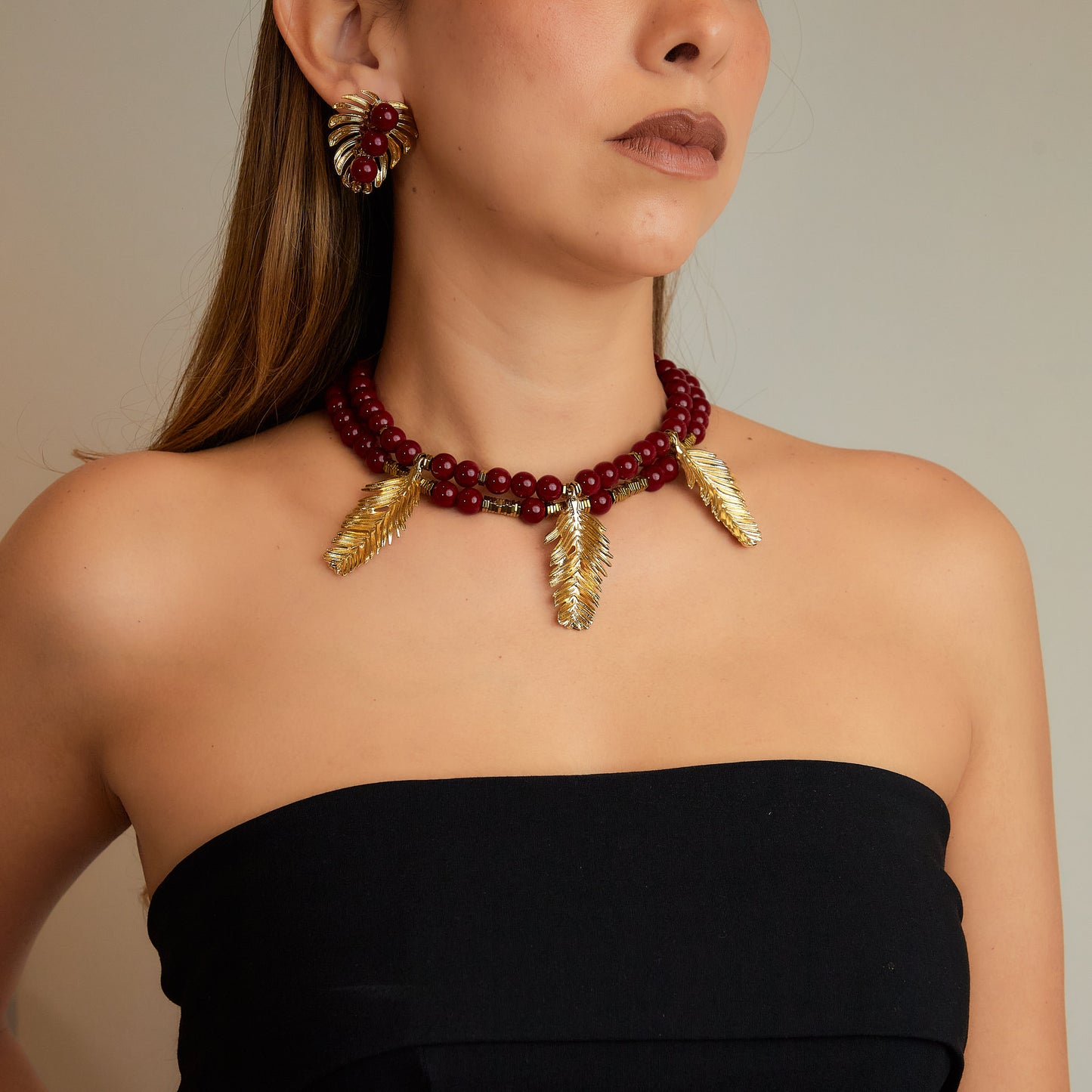 COLLAR CON PLUMAS